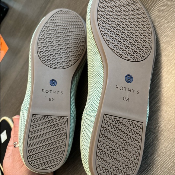 Pristine Rothy's Green Flats - Picture 3 of 12